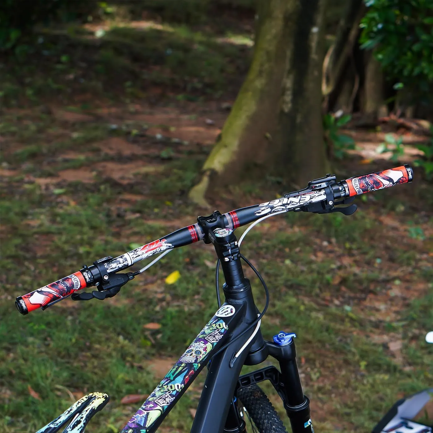 CNC Mountain Bike Handlebar Grips,Silicone Bike Grips for MTB/BMX/Bicycle-Double Lock on Locking Design Bicycle Handlebar Grips.