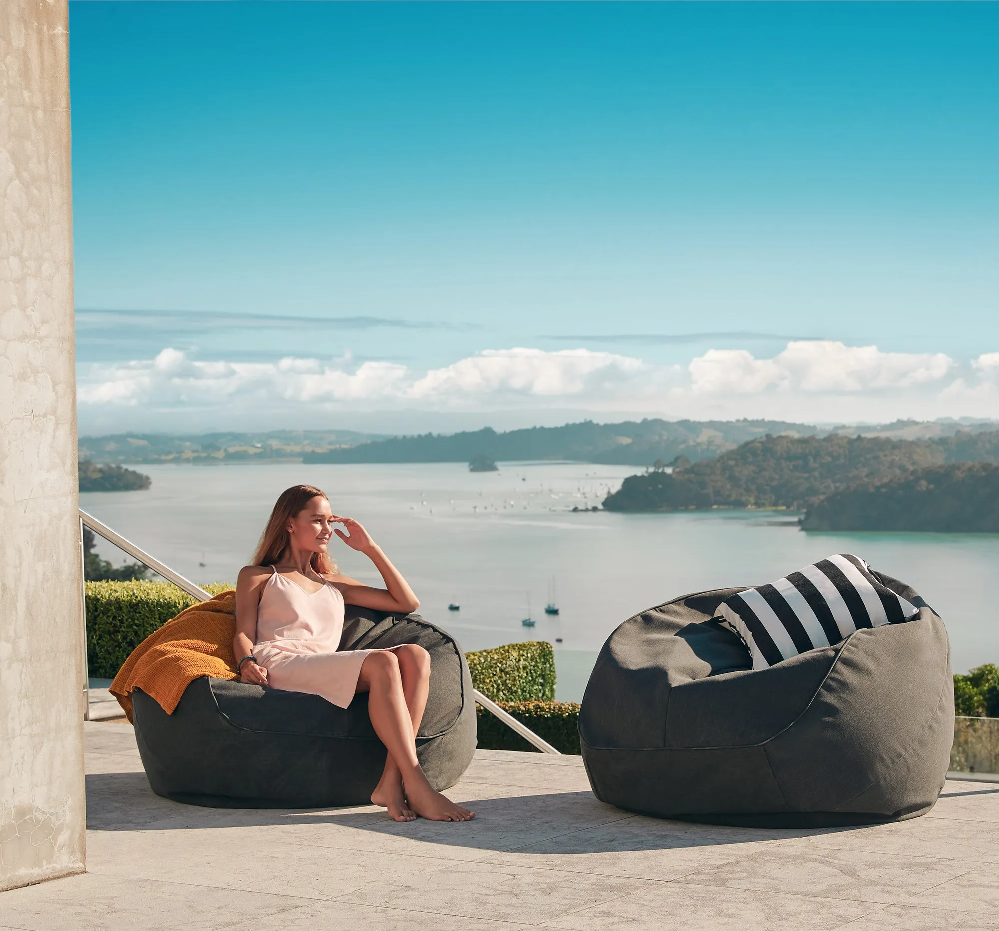 Coast outdoor beanbag with matching piping XL