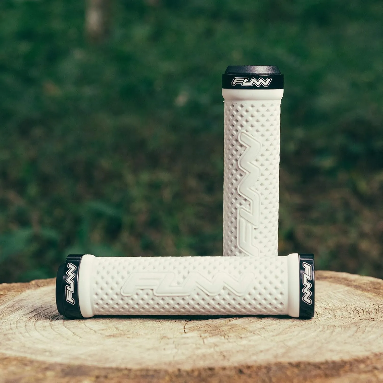 Funn Combat II Mountain Bike Handlebar Grips with Double Lock on Clamp, Comfortable and Durable Grips with 22 mm Inner Diameter, Waffle Patterned Bike Grips for MTB/BMX