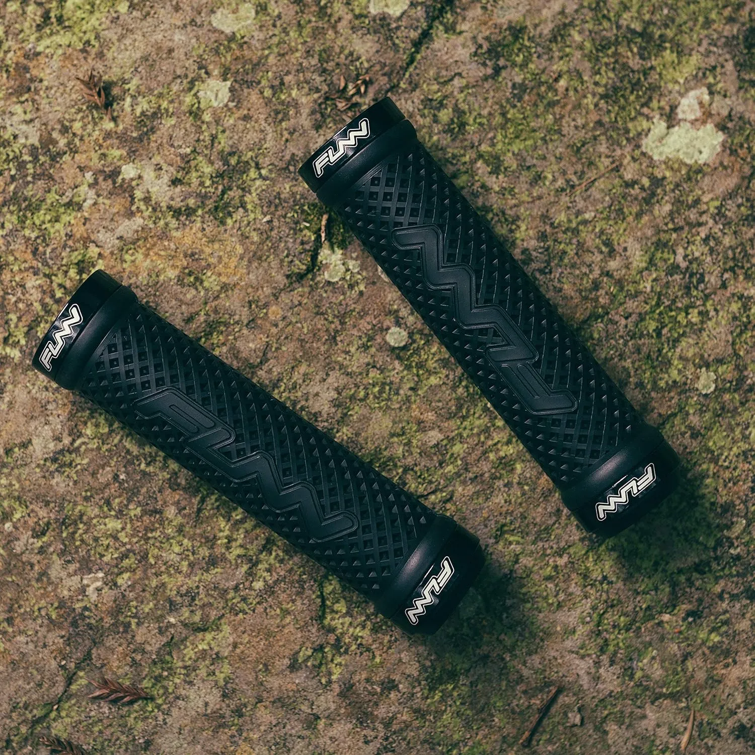 Funn Combat II Mountain Bike Handlebar Grips with Double Lock on Clamp, Comfortable and Durable Grips with 22 mm Inner Diameter, Waffle Patterned Bike Grips for MTB/BMX