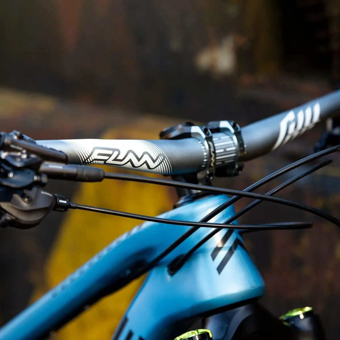 Funn Full On Mountain Bike Handlebar with Bar Clamp 35mm and Width 785mm, Tough and Lightweight Alloy Riser Handlebar for MTB, BMX and Road Bike, Rise 15mm MTB Handlebar (Blue)
