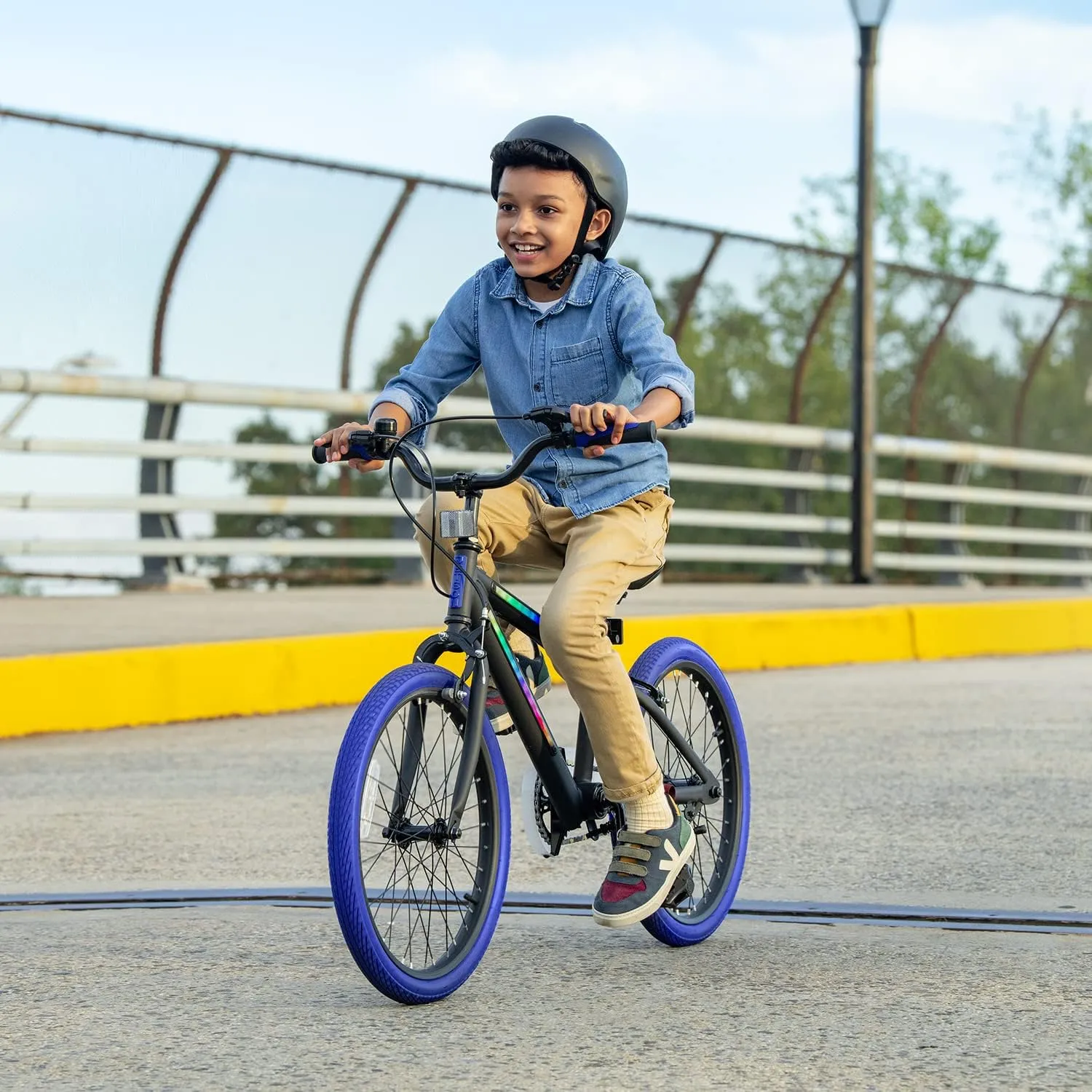 Jetson Light Rider Kids’ Light-up Unisex Bike, LED Light-up Frame, 3 Different Light Modes