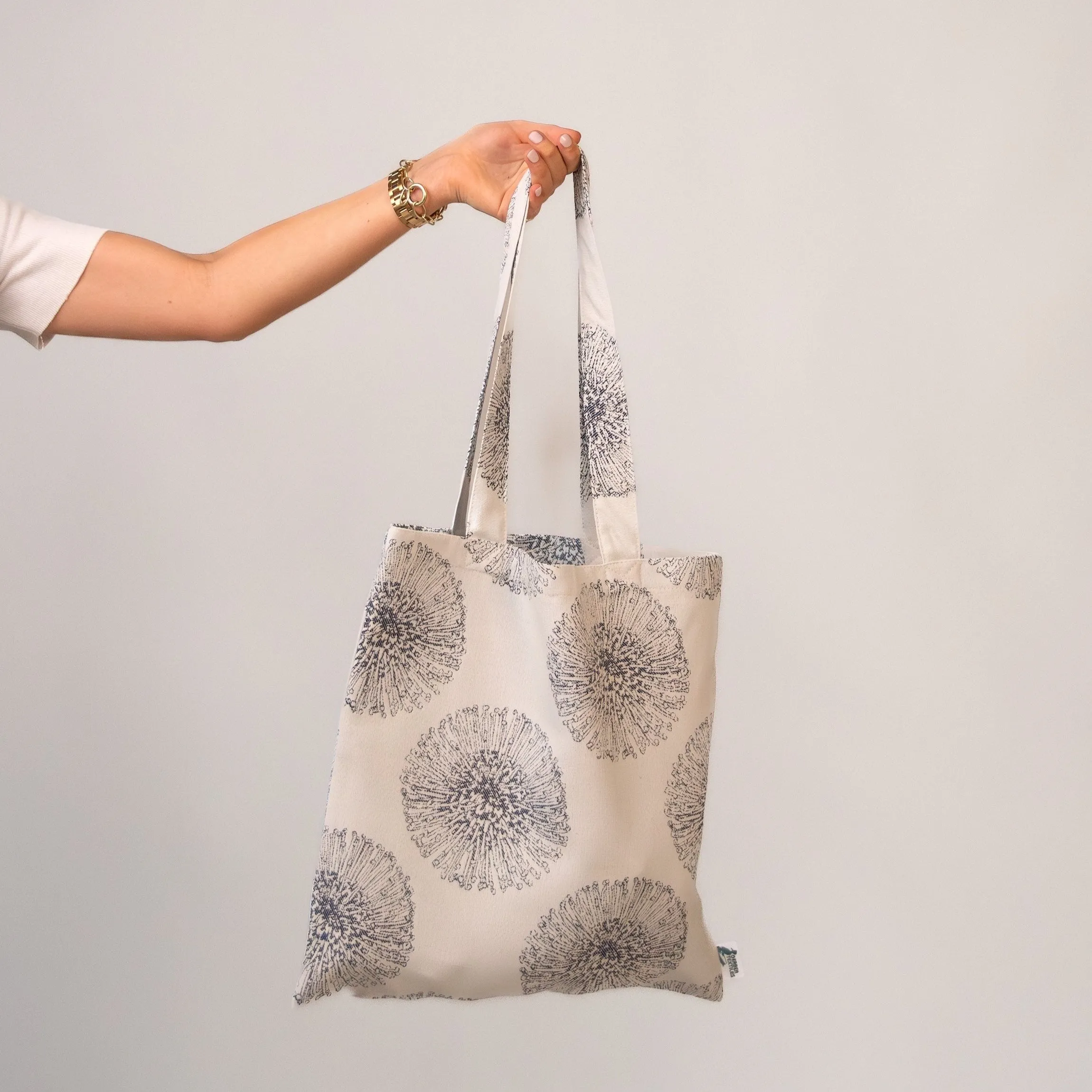 Pincushion Marine Tote