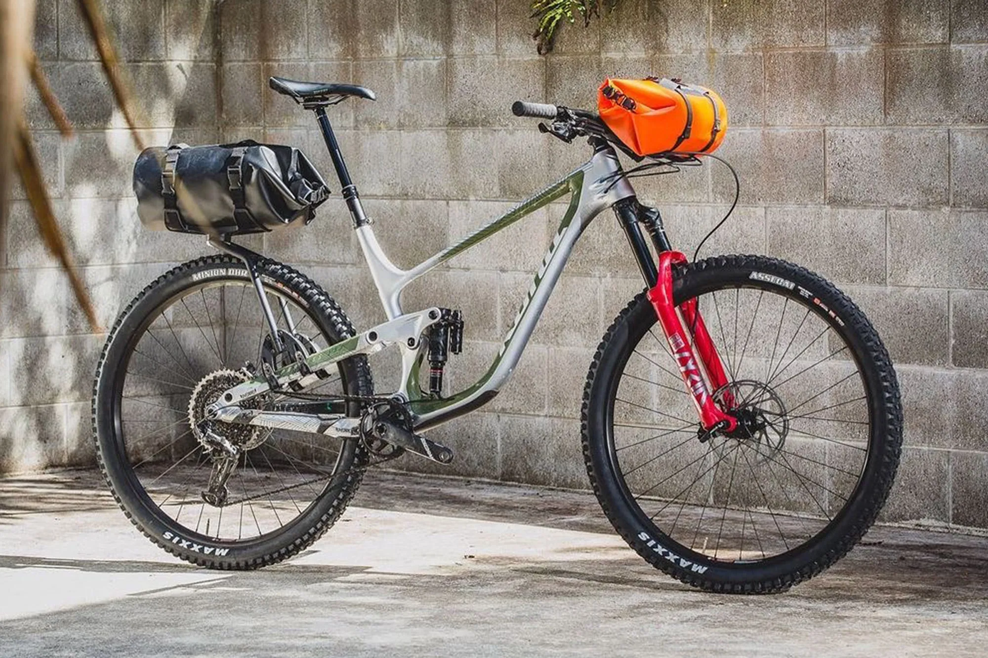 Spider Handlebar Cradle & 8L Dry Bag Combo