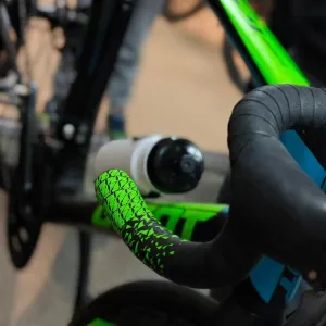SQUALO Ultra Light Bike Handlebar Tape, EVA Bicycle Bar Tape for Road Bike Gravel Bike Cycling Handlebar Wrap with Bar End Plugs (Gradient Green)
