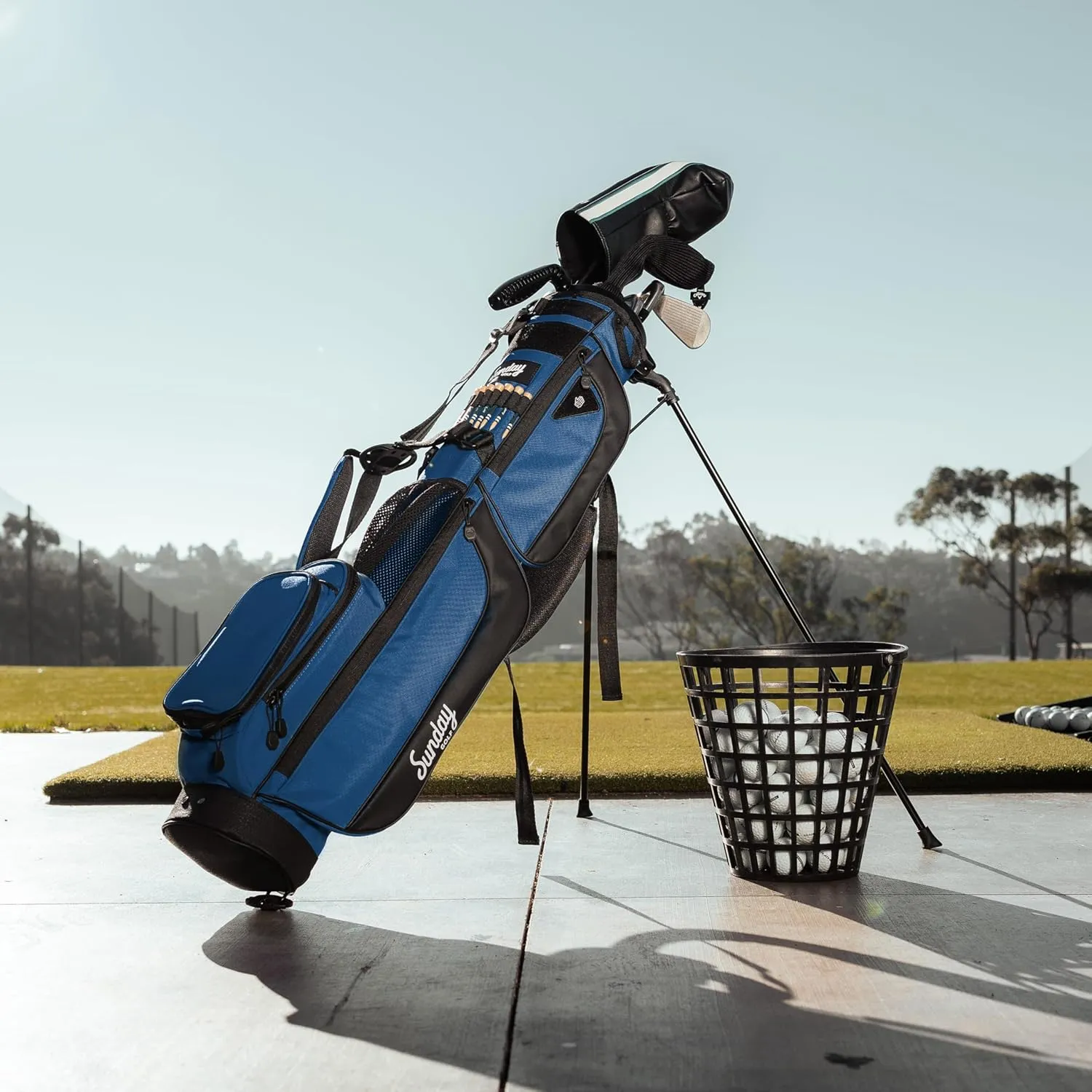 Sunday Golf Loma XL Bag - Lightweight Sunday Golf Bag with Strap and Stand – Easy to Carry Pitch n Putt Golf Bag – Golf Stand Bag for The Driving Range, Par 3 and Executive Courses, 3.4 pounds