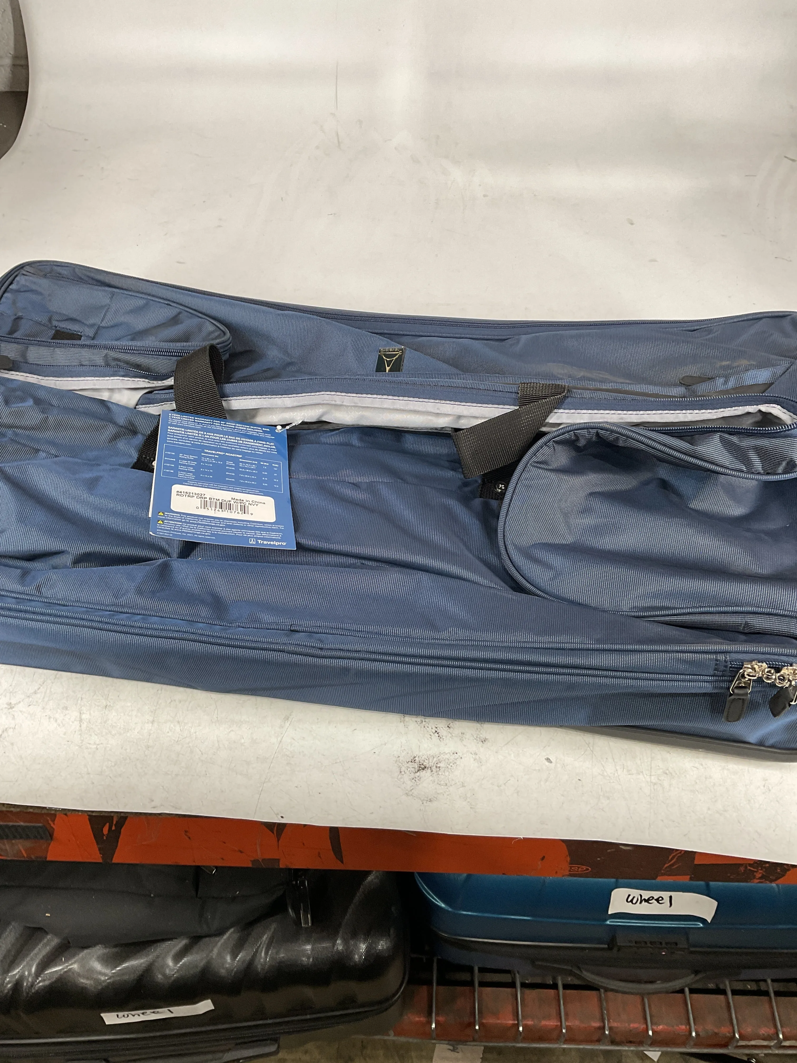 Travelpro Roadtrip 30 Drop-Bottom Rolling Duffel with Packing Cubes U4